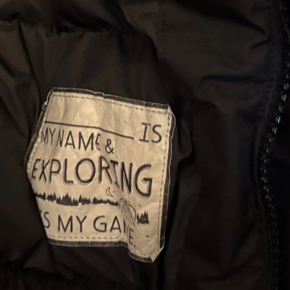 The North Face Boys Black Hooded Puffer Jacket. Size XS/6